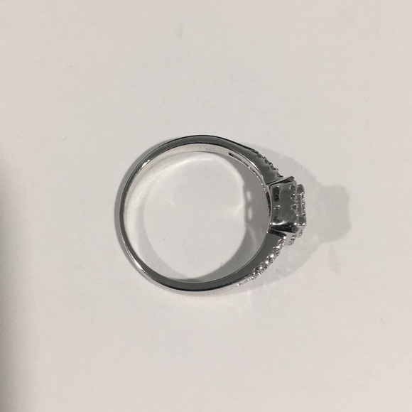 10k White Gold Women's Diamond 💎 Cluster Ring 💍 - Picture 4 of 8